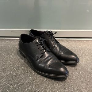 Vagabond Oxfords - pointed toe black leather tie-up dress shoes